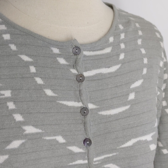 Mansted gray w white cardigan-sz M - Picture 2 of 7